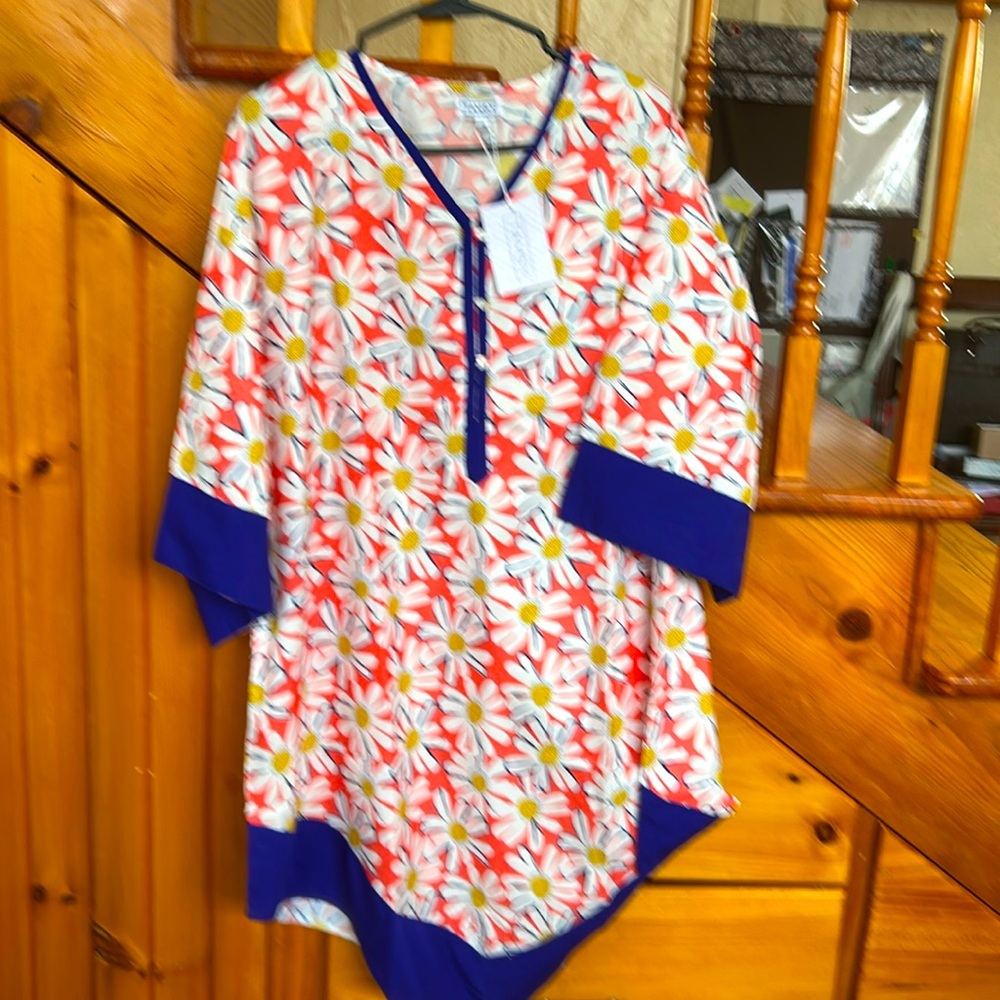 Flowered, V shaped blouse
